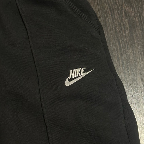 Nike Sweatpants - Picture 2 of 4